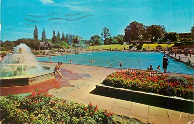 Piscina pública com fonte — parque de Bournemouth — editor não identificado