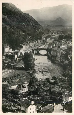 Vista aérea de Sainte-Enimie — ponte sobre o Gers — Editor E. Lejeune