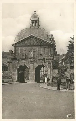 Portal da entrada do castelo de Vincennes — editor A.P. — número de série não visível