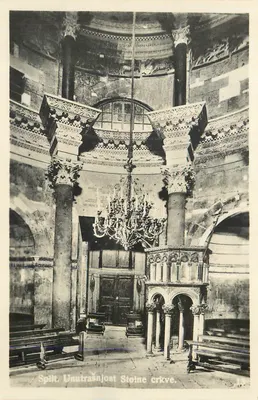 Interior da Igreja Santa Maria de Split — editor e número de série ilegíveis