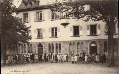 As Meninas nos Jogos — Colônia de Férias em Neuwiller, perto de Saverne — CH. BERGERET, Paris