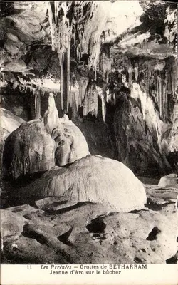 Os Pirineus — Grutas de Bétharram — Santa Iria na fogueira
