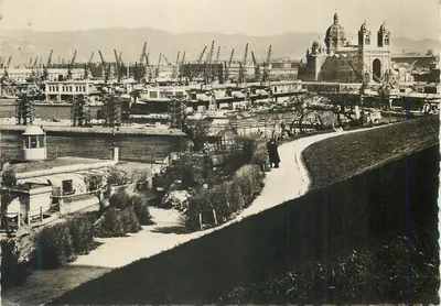Vista do porto de Gênova — construção naval e igreja — editor desconhecido
