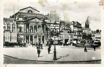 Bilhete postal moderno Saint-Quentin, a praça do hotel de ville