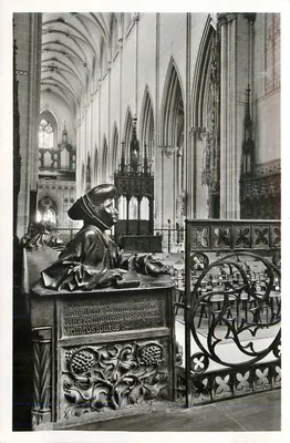 Estatua de Johannes Gutenberg — editor desconhecido, número de série não visível