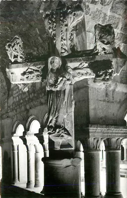 Cruz escultorada — Igreja de Santa Maria da Ilha — editor desconhecido, número de série não visível