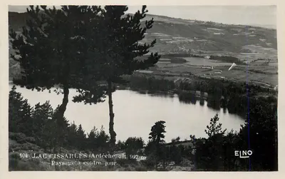 Lago de Issarlès (Ardèche) — paisagem contra-luz — EINO, n° 404
