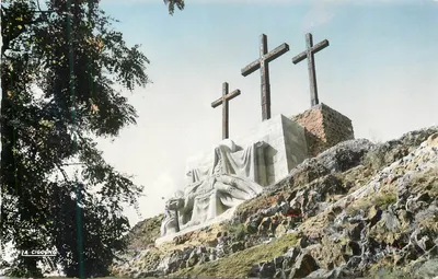 La Cicogne — Monumento aos mortos com três cruzes — editor desconhecido, número de série não visível