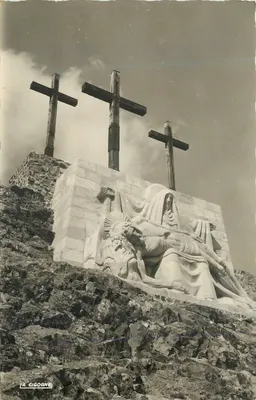 A Cegonha — Monumento religioso com escultura da Pietà e três cruzes — editor 'LA CIGOGNE'