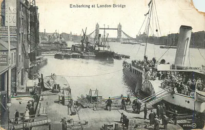 Embarque em London Bridge — vista do porto com o Tower Bridge em segundo plano — editor desconhecido, n° de série 64350