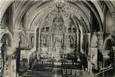Interior de uma igreja barroca — altar e abóbada decorada — Janssot, fotógrafo