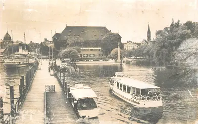 Vista do porto do rio em Estrasburgo — editor não identificado