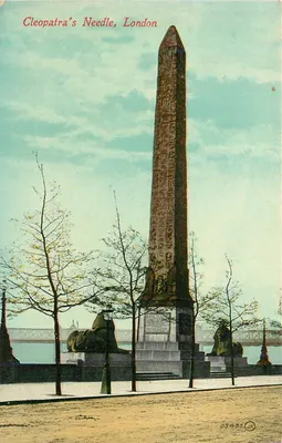 A Agulha de Cleópatra, Londres — obélisco egípcio com esfinge — editor M. 03930