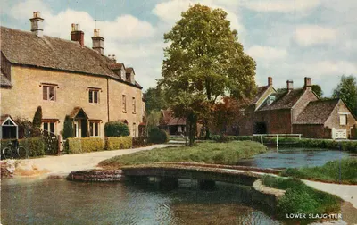 Lower Slaughter — vista pitoresca com ponte e casas de pedra — editor não visível