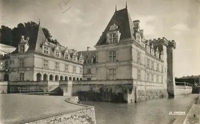 Castelo de La Cigogne — vista sobre o canal — editor LA CIGOGNE