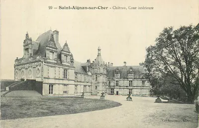 Saint-Aignan-sur-Cher — Castelo, Pátio interno — Vve Rousseau, Editor