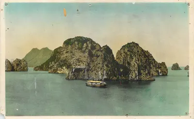Bilhete postal antigo Tonkin Baie d'Along Navire Les Rochers
