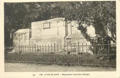 LYON-ST-JUST - Monumento funerario romano — LL 378