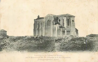 Vue do Santuário São José de Roussas, perto do Mosteiro dos RR. PP. Trappistas de Nossa Senhora de Aiguebelle — por Grignan (Drôme), França