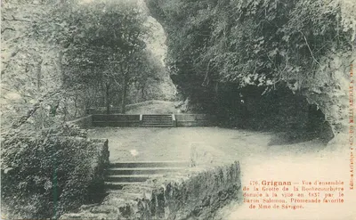 Grignan — Vista geral da Gruta da Rochecourbière — doação à cidade em 1857 pelo Barão Salomon, passeio favorito da Sra. de Sévigné