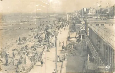 Praia e promenade em Deauville — Cap