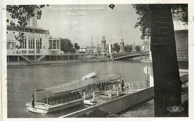 Exposition Internationale Paris 1937 — Vue du quai et du bateau sur la Seine — éditeur CH