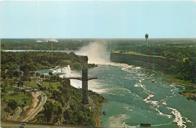 Cascata do Niagara — vista panorâmica com o ponte e a torre de observação — editor não identificado