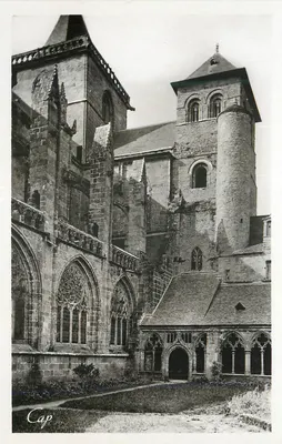 Abadia de la Sauve-Majeure — vista do claustro e torres — Cap