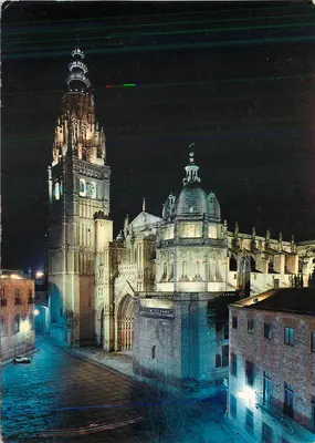 Catedral de Sevilha — vista noturna — editor não identificável
