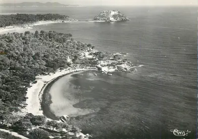 Vista aérea da baía de Port-Cros — ilha de Port-Cros — editor Ory