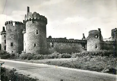 Castelo de Lorient — ruínas — editor Lorc