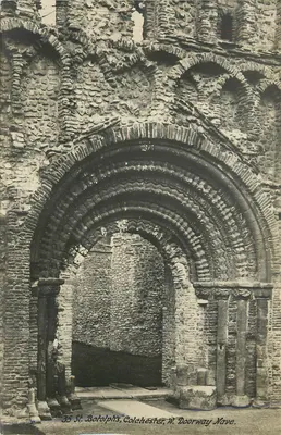 Ruínas da abadia de Saint-Bolph, Colchester — Porta de entrada da nave — editor não identificado, número de série não visível