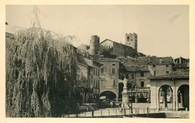 Vue da place centrale de Gargnano — editor não visível