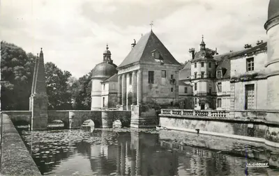 Castelo de La Cigogne — vista do parque e da piscina — La Cigogne, editor