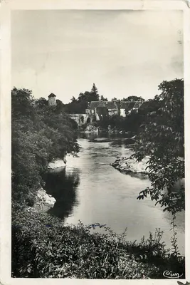 Ponte da Dordogne em Sainte-Foy-la-Grande — editor Cim, número de série não visível