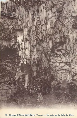Grottes d'Arcy-sur-Cure (Yonne) — Um canto da Salle du Chaos — n°19