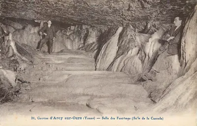 Grutas de Arcy-sur-Cure (Yonne) — Sala dos Fantasmas (Sala da Cascata)