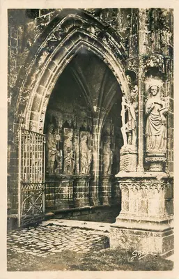 Portal gótico com estátuas — editor S.79