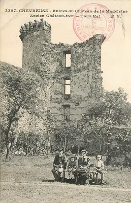 Chevreuse - Ruínas do Castelo de La Madeleine - Torre Leste — E.M.