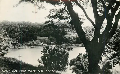 Lago de Kandy a partir do Wace Park, Ceilão — vista panorâmica — editor e número de série ilegíveis