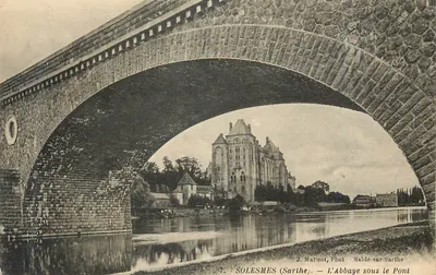 Solemes (Sarthe) — A Abadia sob o Ponte — J. Mallecot, Fot. Sablé-sur-Sarthe