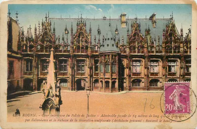 Rouen - Cour intérieure du Palais de Justice — Admirable façade de 65 mètres de long qui se distingue par l'abondance et la richesse de la décoration sculpturale (Architecte présumé : Rouland le Roux)