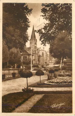 Théojac — Vista do parque com igreja — Théojac