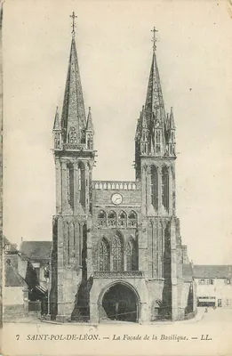 Saint-Pol-de-Léon — A Fachada da Basílica — LL.