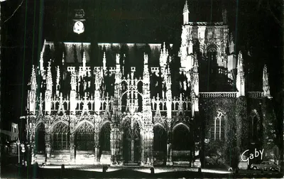 Catedral de Nossa Senhora de Estrasburgo — vista noturna iluminada — Gaby