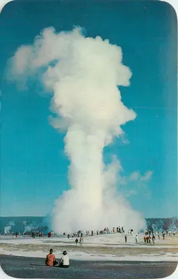 Gêiser em erupção — Parque Nacional de Yellowstone — editor não visível