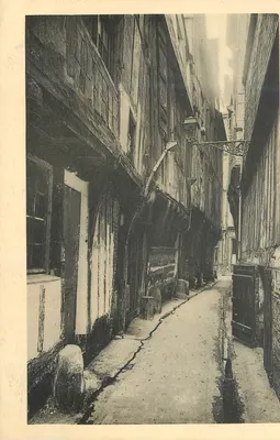 Rue étroite à Paris — vue historique — éditeur non identifié