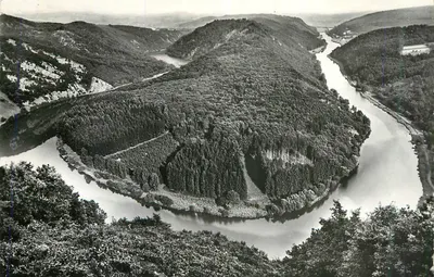 Meuse na curva da Meuse — vista aérea — editor não visível