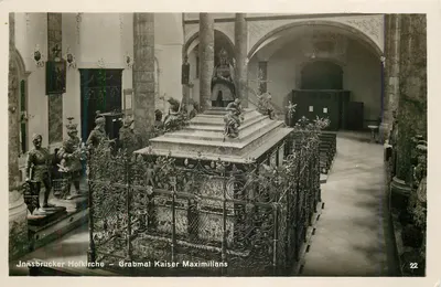 Igreja Hofkirche de Jena'sbrucker — Túmulo do Imperador Maximiliano — n° 22