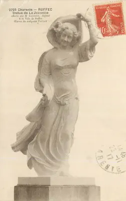 Ruffec — Estátua da Juventude — Obra do escultor Vaulat
